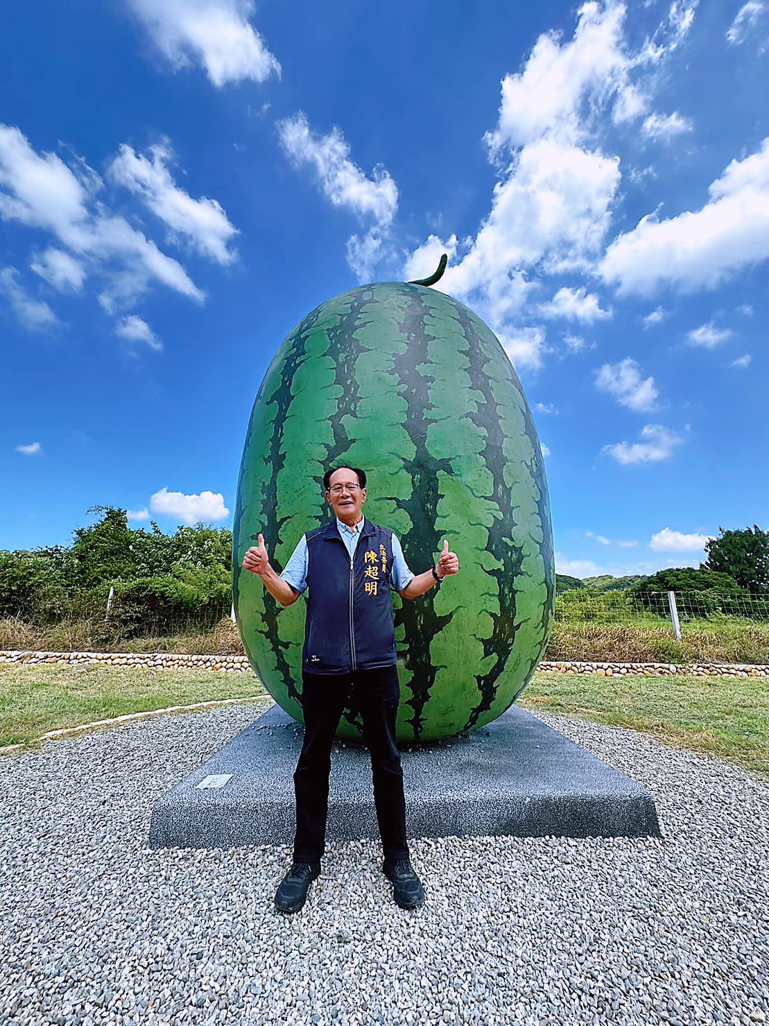 打卡最佳景點是月牙灣雕塑公園