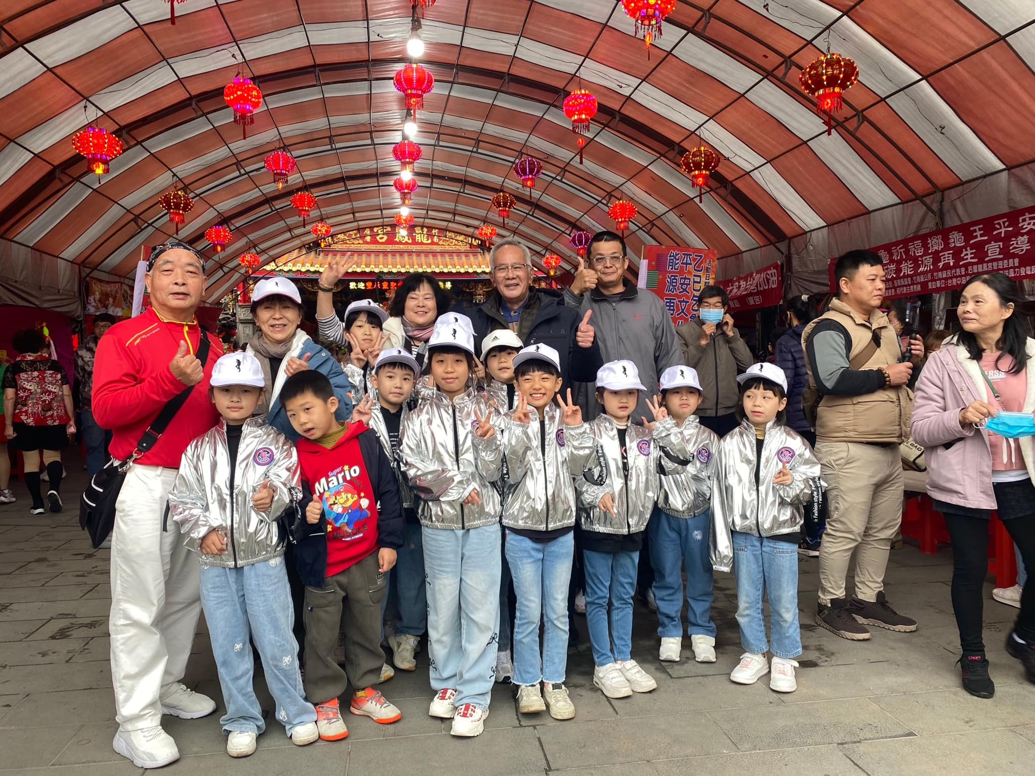 龍鳳宮 一直到元宵節前，龍鳳宮都有舉辦慶祝活動，歡迎大家來拜媽祖，過好年