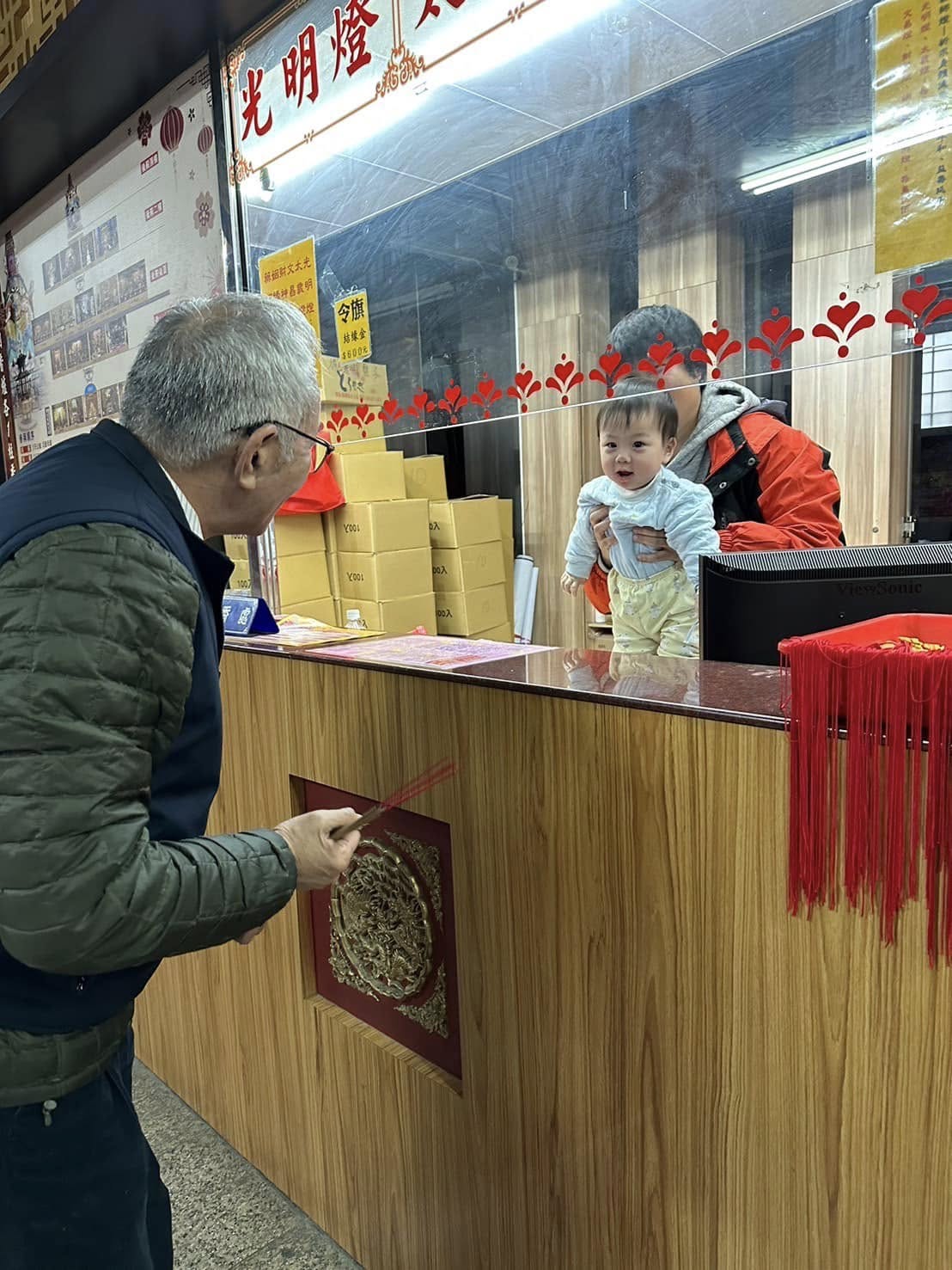 媽祖 參拜媽祖時，聽見小小志工跟超明拜年，整個心瞬間融化